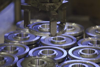 Gantries, robot cells and manufacturing lines for needs based on production parameters like batch size, workpiece diversity and number of machine tools