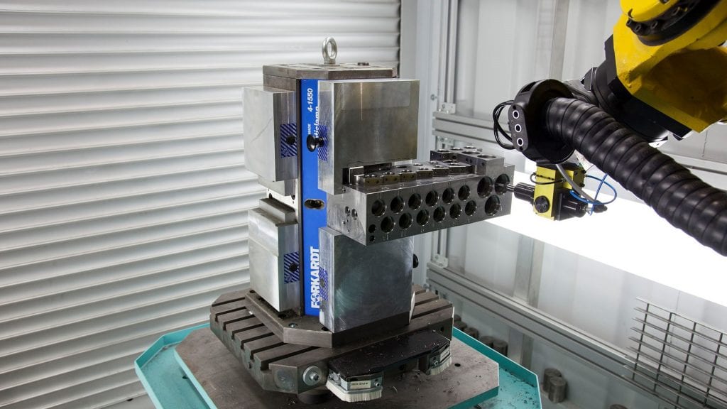 Fastems RFC automates your grinding, polishing, deburring and other finishing processes. Integrates to your flexible manufacturing system (FMS).