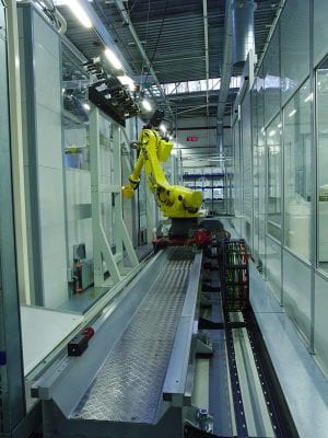 The RoboFMS from Fastems links up all the process steps required for production in a single system, handling both workpieces and pallets.