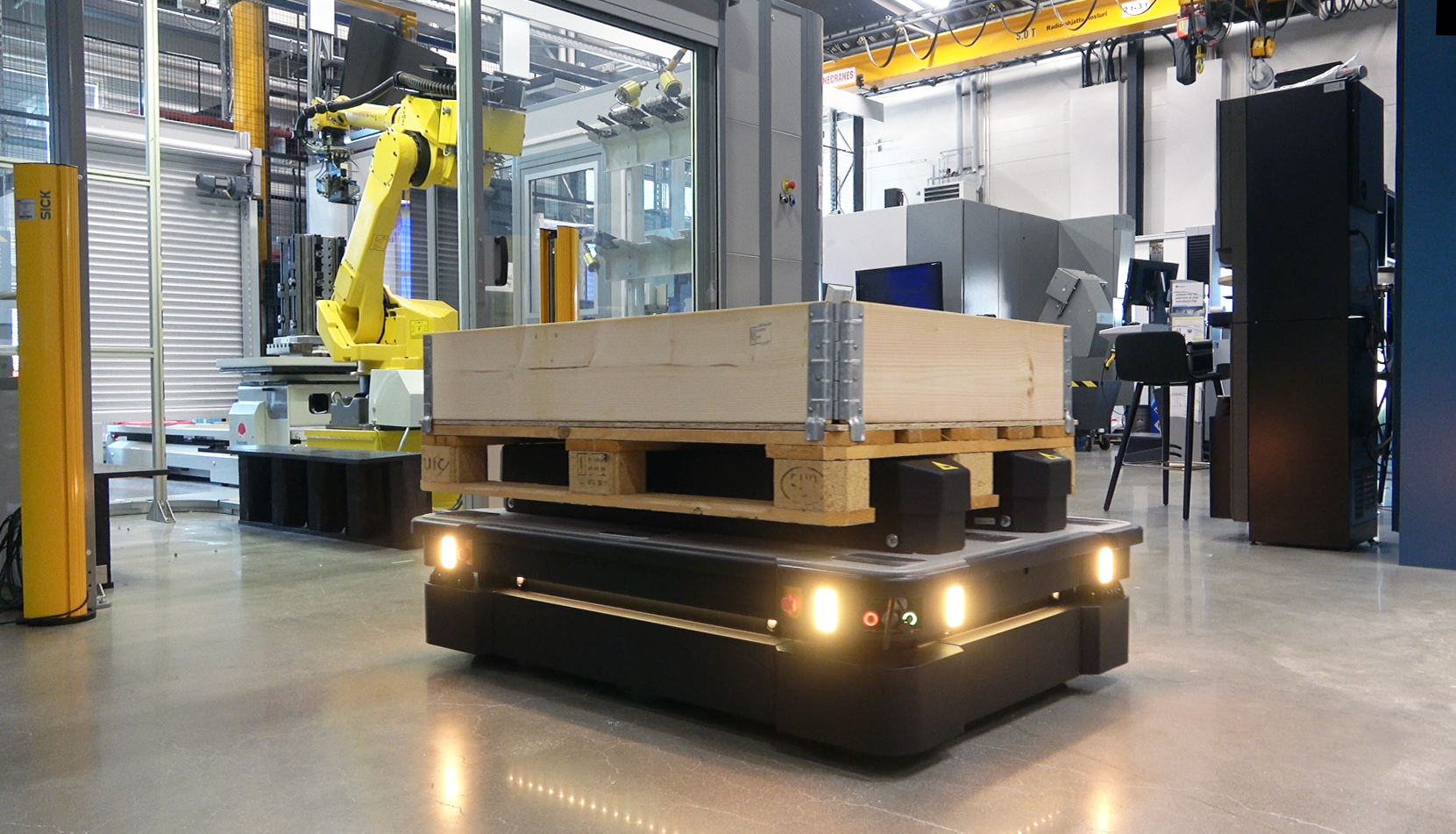 Fastems integrates AGVs and AMRs with its CNC automation